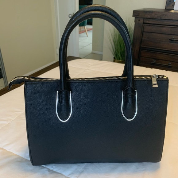 H&M Handbags - NWOT H&M black handbag